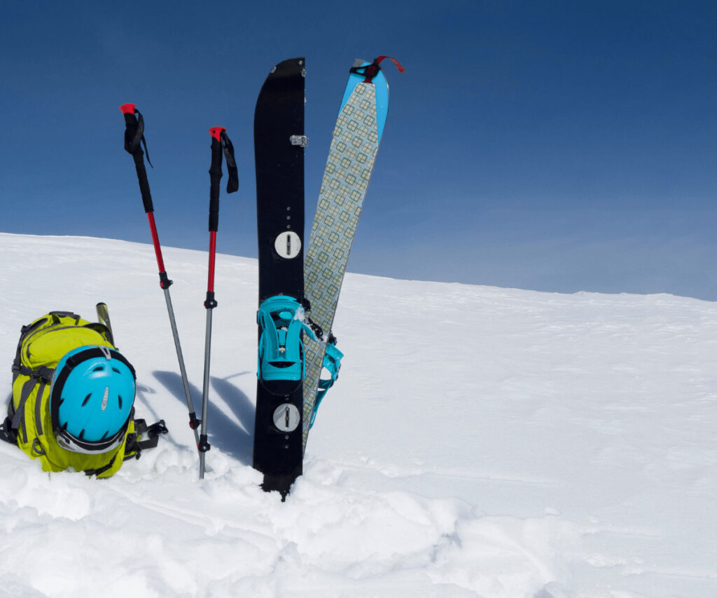 Équipement essentiel pour le ski de randonnée.