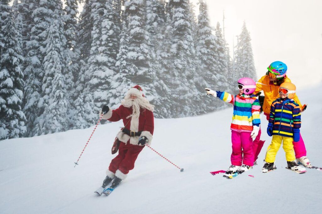 Le Père Noël en pleine démonstration au ski en décembre. 