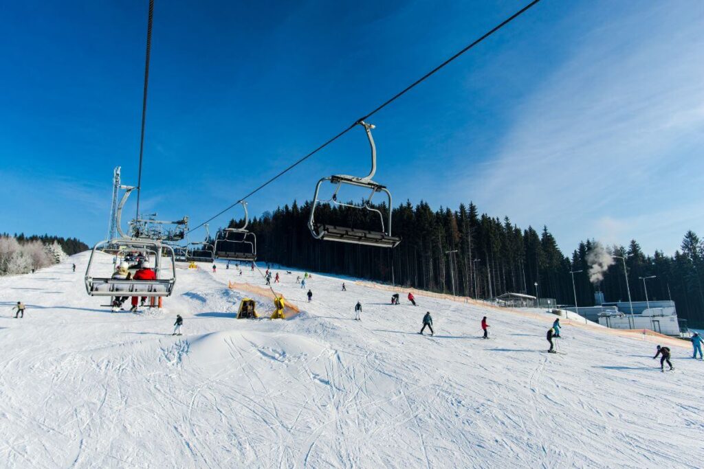 Une station de ski parfait pour un bon divertissement en décembre.