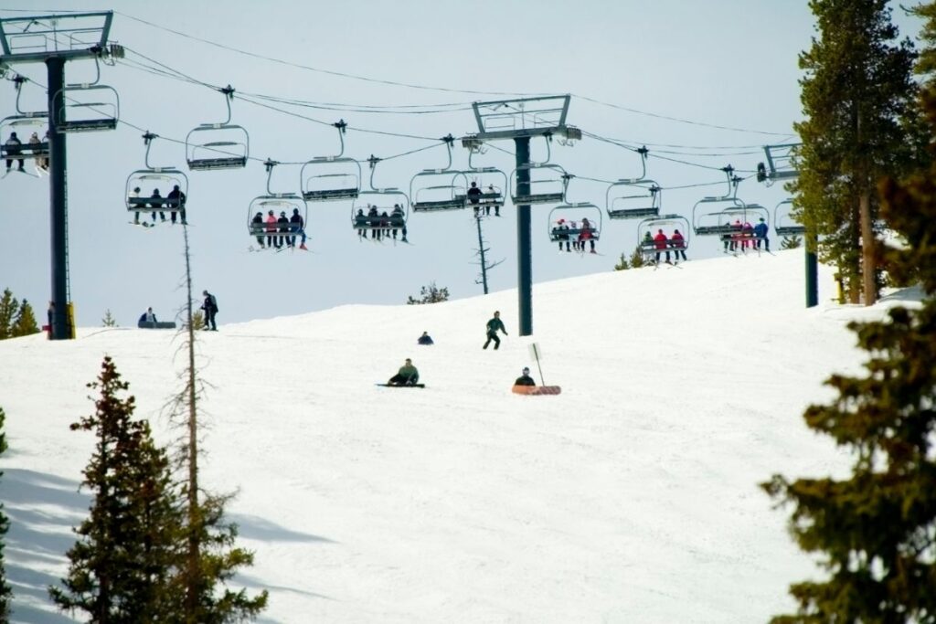 Diverses pistes de ski pour tester de nouvelles compétences. 